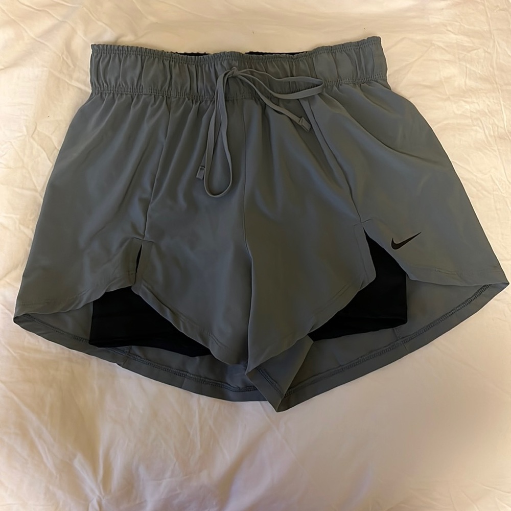Nike flex essential 2 in 1 shorts, size XS